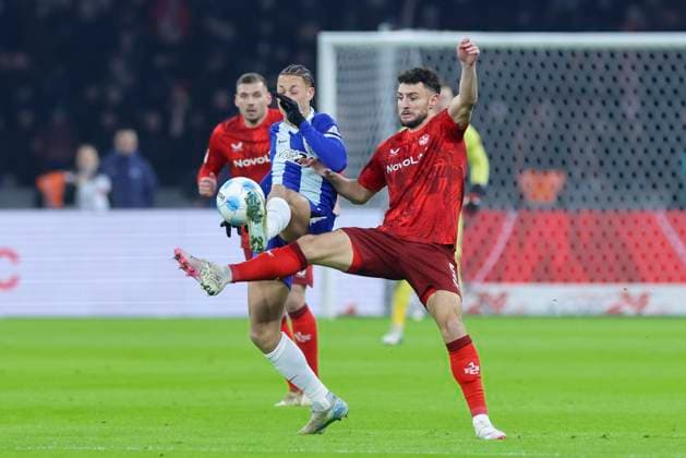 Derry Scherhant Hertha BSC Berlin and Maximilian Bauer 1 FC Kaiserslautern battle for the ball, 2 Bundesliga, Hertha BSC vs 1 FC Kaiserslautern, Olympiastadion, February 8, 2025 in Berlin, Germany Photo by Marco Steinbrenner DeFodi Images Derry Scherhant Hertha BSC Berlin and Maximilian Bauer 1 FC Kaiserslautern battle for the ball, 2 Bundesliga, Hertha BSC vs 1 FC Kaiserslautern, Olympiastadion, February 8, 2025 in Berlin, Germany Photo by Marco Steinbrenner DeFodi Images DFB DFL REGULATIONS PROHIBIT ANY USE OF PHOTOGRAPHS AS IMAGE SEQUENCES AND OR QUASI VIDEO Defodi 700 berlin fck 20250208 015 Defodi-700 DFB DFL REGULATIONS PROHIBIT ANY USE OF PHOTOGRAPHS AS IMAGE SEQUENCES AND OR QUASI-VIDEO.