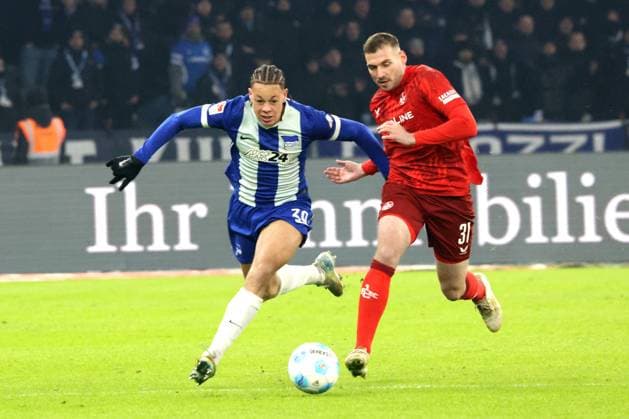 DEU, DFL, 2 FBL, Hertha BSC vs Kaiserslautern, 08 02 2025, Berliner Olympiastadion, Berlin, DEU, DFL, 2 FBL, Hertha BSC vs Kaiserslautern, im Bild Derry Scherhant Hertha BSC Berlin 39 , Luca Sirch 1 FC Kaiserslautern 31 DFL regulations prohibit any use of Photographs as image sequences and or quasi video Foto Juergen Engler nordphoto GmbH nordphotoxGmbHx xEngler nph00076
