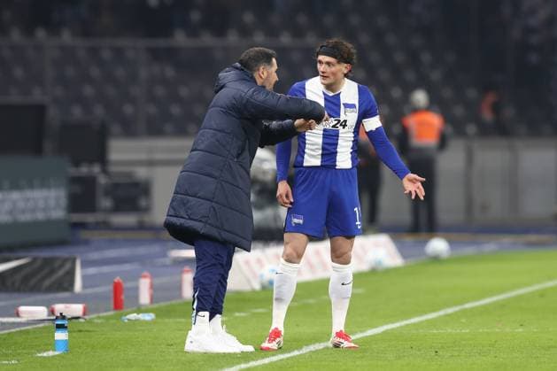08 02 2025, xtgx, Soccer 2 Bundesliga, Hertha BSC Berlin 1 FC Kaiserslautern emspor, v l Cristian Fiel Hertha, coach , Fabian Reese Hertha, 11 gives instructions, gesticulates with arms, gesticulate, gives instructions DFL DFB REGULATIONS PROHIBIT ANY USE OF PHOTOGRAPHS as IMAGE SEQUENCES and or QUASI VIDEO Berlin