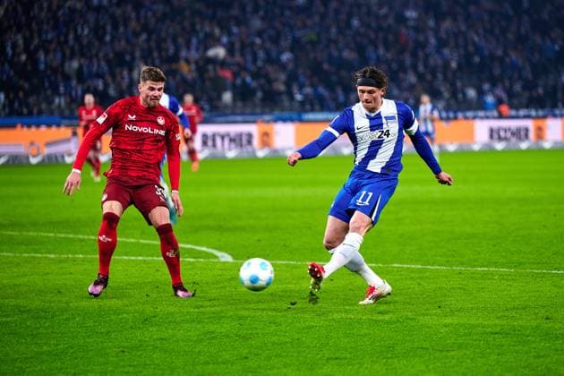 Jan Elvedi 1 FC Kaiserslautern, 33 , Fabian Reese Hertha BSC, 11 , GER, Hertha BSC vs 1 FC Kaiserslautern, Soccer Men, 2 Bundesliga, Season 2024 2025, Matchday 21, 08 02 2025 DFL REGULATES PROHIBIT ANY USE OF PHOTOGRAPHS AS IMAGE SEQUENCES AND OR QUASI VIDEO GER, Hertha BSC vs 1 FC Kaiserslautern, Soccer men, 2 Bundesliga, Season 2024 2025, 21 Matchday, 08 02 2025 Berlin Copyright: xClaudiusxRauch,xEibner-Pressefotox xClaudiusxRauchx EP_CRH