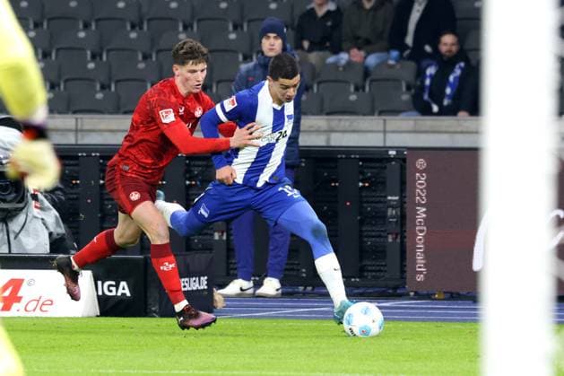 DEU, DFL, 2 FBL, Hertha BSC vs Kaiserslautern, 08 02 2025, Berliner Olympiastadion, Berlin, DEU, DFL, 2 FBL, Hertha BSC vs Kaiserslautern, im Bild Ibrahim Maza Hertha BSC Berlin 10 , Leon Robinson 1 FC Kaiserslautern 37 DFL regulations prohibit any use of Photographs as image sequences and or quasi video Foto Juergen Engler nordphoto GmbH nordphotoxGmbHx xEngler nph00076
