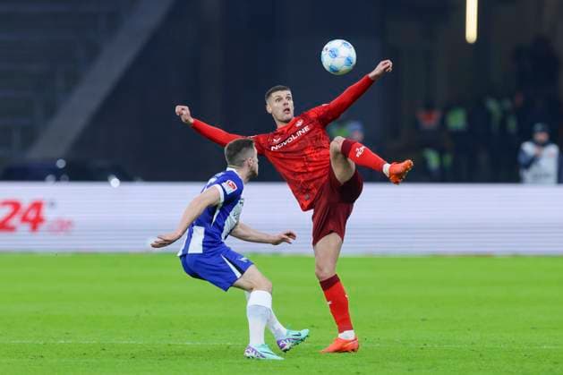 Jonjoe Kenny Hertha BSC Berlin and Erik Wekesser 1 FC Kaiserslautern battle for the ball, 2 Bundesliga, Hertha BSC vs 1 FC Kaiserslautern, Olympiastadion, February 8, 2025 in Berlin, Germany Photo by Marco Steinbrenner DeFodi Images Jonjoe Kenny Hertha BSC Berlin and Erik Wekesser 1 FC Kaiserslautern battle for the ball, 2 Bundesliga, Hertha BSC vs 1 FC Kaiserslautern, Olympiastadion, February 8, 2025 in Berlin, Germany Photo by Marco Steinbrenner DeFodi Images DFB DFL REGULATIONS PROHIBIT ANY USE OF PHOTOGRAPHS AS IMAGE SEQUENCES AND OR QUASI VIDEO Defodi 700 berlin fck 20250208 028 Defodi-700 DFB DFL REGULATIONS PROHIBIT ANY USE OF PHOTOGRAPHS AS IMAGE SEQUENCES AND OR QUASI-VIDEO.