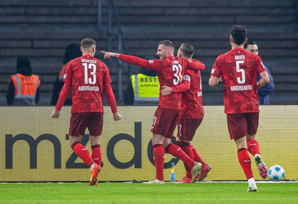 Football, Men, Season 2024 2025, 2 Bundesliga 21 Matchday , Hertha BSC 1 FC Kaiserslautern, f l Erik Wekesser Kaiserslautern , Luca Sirch Kaiserslautern , Marlon Ritter Kaiserslautern , Maximilian Bauer Kaiserslautern , Celebration after goal to 0 1, 08 02 2025, Copyright: xSebastianxRäppold MatthiasxKochx