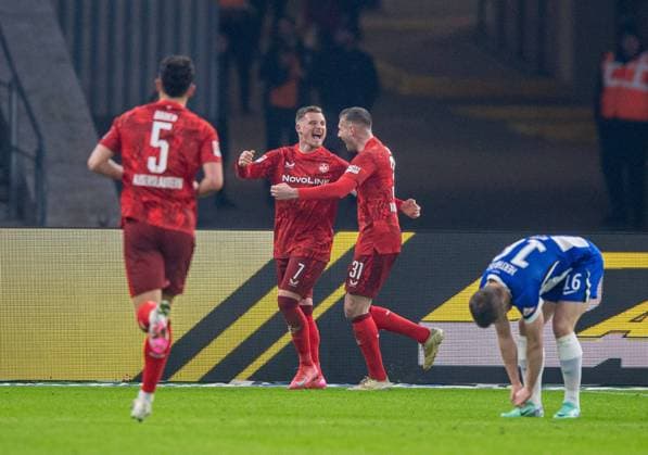 Soccer, Men, Season 2024 2025, 2 Bundesliga 21 Matchday , Hertha BSC 1 FC Kaiserslautern, f l Maximilian Bauer Kaiserslautern , Marlon Ritter Kaiserslautern , Luca Sirch Kaiserslautern , cheering after goal to 0 1, right Jonjoe Kenny Hertha BSC , 08 02 2025, Copyright: xSebastianxRäppold MatthiasxKochx
