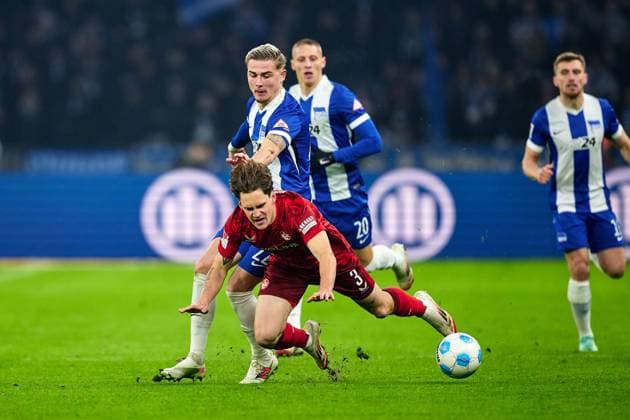 Marten Winkler Hertha BSC, 22 , Florian Kleinhansl 1 FC Kaiserslautern, 03 , GER, Hertha BSC vs 1 FC Kaiserslautern, Soccer Men, 2 Bundesliga, Season 2024 2025, Matchday 21, 08 02 2025 DFL REGULATES PROHIBIT ANY USE OF PHOTOGRAPHS AS IMAGE SEQUENCES AND OR QUASI VIDEO GER, Hertha BSC vs 1 FC Kaiserslautern, Soccer men, 2 Bundesliga, Season 2024 2025, 21 Matchday, 08 02 2025 Berlin Copyright: xClaudiusxRauch,xEibner-Pressefotox xClaudiusxRauchx EP_CRH