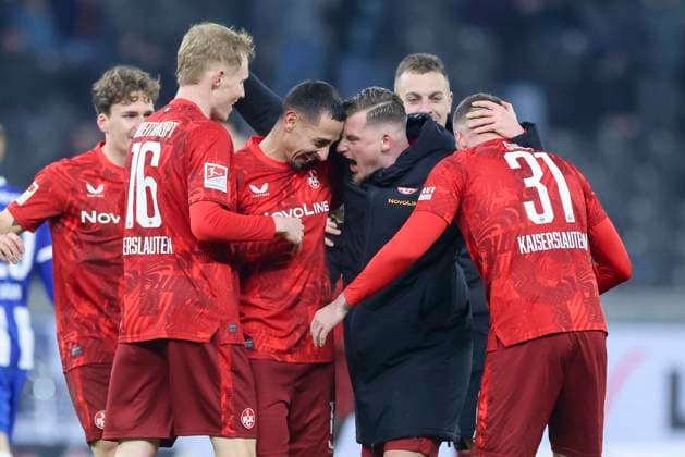 Leon Robinson 1 FC Kaiserslautern , Tim Breithaupt 1 FC Kaiserslautern , Kenny Prince Redondo 1 FC Kaiserslautern , Marlon Ritter 1 FC Kaiserslautern and Luca Sirch 1 FC Kaiserslautern cheer, 2 Bundesliga, Hertha BSC vs 1 FC Kaiserslautern, Olympiastadion on February 08, 2025 in Berlin, Germany Photo by Marco Steinbrenner DeFodi Images Leon Robinson 1 FC Kaiserslautern , Tim Breithaupt 1 FC Kaiserslautern , Kenny Prince Redondo 1 FC Kaiserslautern , Marlon Ritter 1 FC Kaiserslautern and Luca Sirch 1 FC Kaiserslautern cheer, 2 Bundesliga, Hertha BSC vs 1 FC Kaiserslautern, Olympiastadion, February 8, 2025 in Berlin, Germany Photo by Marco Steinbrenner DeFodi Images DFB DFL REGULATIONS PROHIBIT ANY USE OF PHOTOGRAPHS AS IMAGE SEQUENCES AND OR QUASI VIDEO Defodi 700 berlin fck 20250208 058 Defodi-700 DFB DFL REGULATIONS PROHIBIT ANY USE OF PHOTOGRAPHS AS IMAGE SEQUENCES AND OR QUASI-VIDEO.