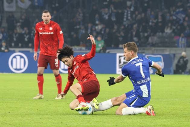 DEU, DFL, 2 FBL, Hertha BSC vs Kaiserslautern, 08 02 2025, Berliner Olympiastadion, Berlin, DEU, DFL, 2 FBL, Hertha BSC vs Kaiserslautern, im Bild Florian Niederlechner Hertha BSC Berlin 7 , Daisuke Yokota 1 FC Kaiserslautern 41 DFL regulations prohibit any use of Photographs as image sequences and or quasi video Foto Juergen Engler nordphoto GmbH nordphotoxGmbHx xEngler nph00076