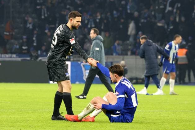 DEU, DFL, 2 FBL, Hertha BSC vs Kaiserslautern, 08 02 2025, Berliner Olympiastadion, Berlin, DEU, DFL, 2 FBL, Hertha BSC vs Kaiserslautern, im Bild Marius Gersbeck Hertha BSC Berlin 35 , Linus Gechter Hertha BSC Berlin 44 DFL regulations prohibit any use of Photographs as image sequences and or quasi video Foto Juergen Engler nordphoto GmbH nordphotoxGmbHx xEngler nph00076