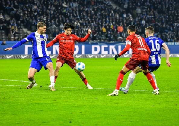 Soccer 2 Bundesliga, Hertha BSC Berlin 1 FC Kaiserslautern 08 02 2025, xdanx, Soccer 2 Bundesliga, Hertha BSC Berlin 1 FC Kaiserslautern emspor, v l Marton Dardai Hertha BSC 31 ,Daisuke Yokota 1 FC Kaiserslautern 41 ,Kenny Prince Redondo 1 FC Kaiserslautern 11 ,Jonjoe Kenny Hertha BSC 16 ,duel, duel, fight, tackle DFL DFB REGULATIONS PROHIBIT ANY USE OF PHOTOGRAPHS as IMAGE SEQUENCES and or QUASI VIDEO Daniel Lakomski Mix1 Berlin Olympiastadion Berlin Germany DEU Copyright: xDanielxLakomskix