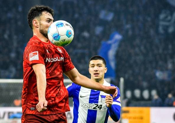 Soccer 2 Bundesliga, Hertha BSC Berlin 1 FC Kaiserslautern 08 02 2025, xdanx, Soccer 2 Bundesliga, Hertha BSC Berlin 1 FC Kaiserslautern emspor, v l Maximilian Bauer 1 FC Kaiserslautern 5 ,Ibrahim Maza Hertha BSC 10 ,duel, duel, fight, tackle DFL DFB REGULATIONS PROHIBIT ANY USE OF PHOTOGRAPHS as IMAGE SEQUENCES and or QUASI VIDEO Daniel Lakomski Mix1 Berlin Olympiastadion Berlin Germany DEU Copyright: xDanielxLakomskix