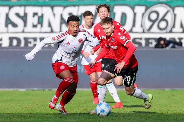 Myron van Brederode Fortuna Duesseldorf and Jannik Dehm Hannover 96 battle for the ball, 2 Bundesliga, Hannover 96 vs Fortuna Düsseldorf, Heinz von Heiden Arena, February 09, 2025 in Hanover, Germany Photo by Marco Steinbrenner DeFodi Images Myron van Brederode Fortuna Duesseldorf and Jannik Dehm Hannover 96 battle for the ball, 2 Bundesliga, Hannover 96 vs Fortuna Düsseldorf, Heinz von Heiden Arena, February 9, 2025 in Hanover, Germany Photo by Marco Steinbrenner DeFodi Images DFB DFL REGULATIONS PROHIBIT ANY USE OF PHOTOGRAPHS AS IMAGE SEQUENCES AND OR QUASI VIDEO Defodi 700 hann dus 20250209 002 Defodi-700 DFB DFL REGULATIONS PROHIBIT ANY USE OF PHOTOGRAPHS AS IMAGE SEQUENCES AND OR QUASI-VIDEO.