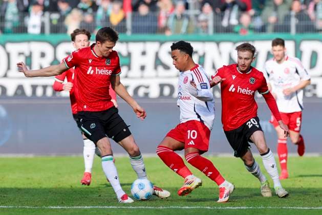 Fabian Kunze Hannover 96 , Myron van Brederode Fortuna Duesseldorf and Jannik Dehm Hannover 96 battle for the ball, 2 Bundesliga, Hannover 96 vs Fortuna Düsseldorf, Heinz von Heiden Arena, February 09, 2025 in Hanover, Germany Photo by Marco Steinbrenner DeFodi Images Fabian Kunze Hannover 96 , Myron van Brederode Fortuna Duesseldorf and Jannik Dehm Hannover 96 battle for the ball, 2 Bundesliga, Hannover 96 vs Fortuna Düsseldorf, Heinz von Heiden Arena, February 9, 2025 in Hanover, Germany Photo by Marco Steinbrenner DeFodi Images DFB DFL REGULATIONS PROHIBIT ANY USE OF PHOTOGRAPHS AS IMAGE SEQUENCES AND OR QUASI VIDEO Defodi 700 hann dus 20250209 003 Defodi-700 DFB DFL REGULATIONS PROHIBIT ANY USE OF PHOTOGRAPHS AS IMAGE SEQUENCES AND OR QUASI-VIDEO.