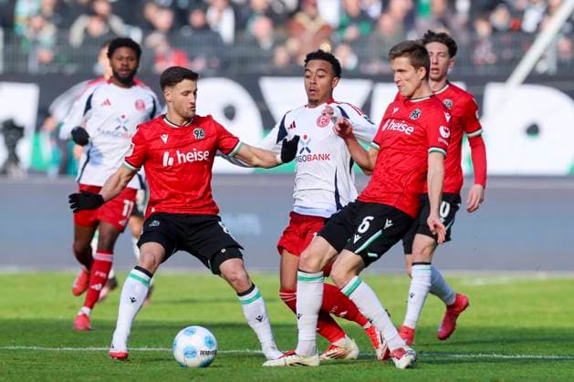 Enzo Leopold Hannover 96 , Myron van Brederode Fortuna Duesseldorf and Fabian Kunze Hannover 96 battle for the ball, 2 Bundesliga, Hannover 96 vs Fortuna Düsseldorf, Heinz von Heiden Arena, February 09, 2025 in Hanover, Germany Photo by Marco Steinbrenner DeFodi Images Enzo Leopold Hannover 96 , Myron van Brederode Fortuna Duesseldorf and Fabian Kunze Hannover 96 battle for the ball, 2 Bundesliga, Hannover 96 vs Fortuna Düsseldorf, Heinz von Heiden Arena, February 9, 2025 in Hanover, Germany Photo by Marco Steinbrenner DeFodi Images DFB DFL REGULATIONS PROHIBIT ANY USE OF PHOTOGRAPHS AS IMAGE SEQUENCES AND OR QUASI VIDEO Defodi 700 hann dus 20250209 004 Defodi-700 DFB DFL REGULATIONS PROHIBIT ANY USE OF PHOTOGRAPHS AS IMAGE SEQUENCES AND OR QUASI-VIDEO.