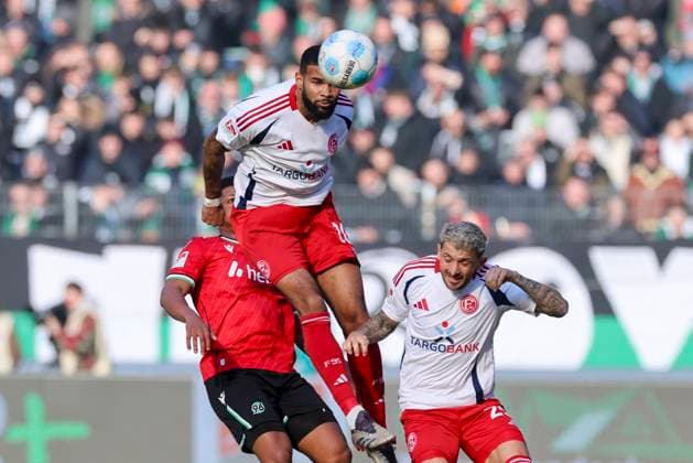 Jessic Ngankam Hannover 96 , Jamil Siebert Fortuna Duesseldorf and Matthias Zimmermann Fortuna Duesseldorf battle for the ball, 2 Bundesliga, Hannover 96 vs Fortuna Duesseldorf, Heinz von Heiden Arena, February 09, 2025 in Hanover, Germany Photo by Marco Steinbrenner DeFodi Images Jessic Ngankam Hannover 96 , Jamil Siebert Fortuna Duesseldorf and Matthias Zimmermann Fortuna Duesseldorf battle for the ball, 2 Bundesliga, Hannover 96 vs Fortuna Düsseldorf, Heinz von Heiden Arena, February 9, 2025 in Hanover, Germany Photo by Marco Steinbrenner DeFodi Images DFB DFL REGULATIONS PROHIBIT ANY USE OF PHOTOGRAPHS AS IMAGE SEQUENCES AND OR QUASI VIDEO Defodi 700 hann dus 20250209 008 Defodi-700 DFB DFL REGULATIONS PROHIBIT ANY USE OF PHOTOGRAPHS AS IMAGE SEQUENCES AND OR QUASI-VIDEO.