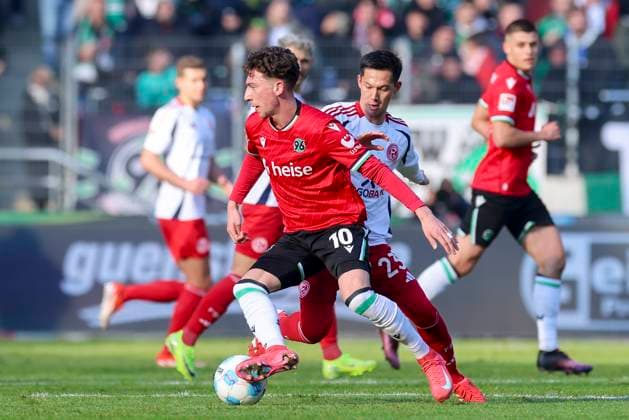 Jannik Rochelt Hannover 96 and Shinta Appelkamp Fortuna Duesseldorf battle for the ball, 2 Bundesliga, Hannover 96 vs Fortuna Duesseldorf, Heinz von Heiden Arena, February 09, 2025 in Hanover, Germany Photo by Marco Steinbrenner DeFodi Images Jannik Rochelt Hannover 96 and Shinta Appelkamp Fortuna Duesseldorf battle for the ball, 2 Bundesliga, Hannover 96 vs Fortuna Düsseldorf, Heinz von Heiden Arena, February 9, 2025 in Hanover, Germany Photo by Marco Steinbrenner DeFodi Images DFB DFL REGULATIONS PROHIBIT ANY USE OF PHOTOGRAPHS AS IMAGE SEQUENCES AND OR QUASI VIDEO Defodi 700 hann dus 20250209 010 Defodi-700 DFB DFL REGULATIONS PROHIBIT ANY USE OF PHOTOGRAPHS AS IMAGE SEQUENCES AND OR QUASI-VIDEO.