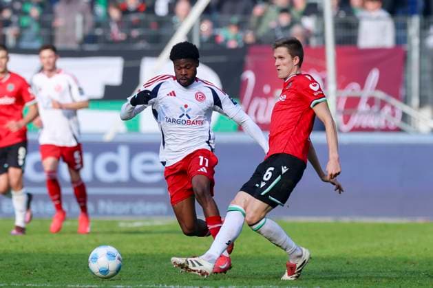 Moritz Broni Kwarteng Fortuna Duesseldorf and Fabian Kunze Hannover 96 battle for the ball, 2 Bundesliga, Hannover 96 vs Fortuna Düsseldorf, Heinz von Heiden Arena, February 09, 2025 in Hanover, Germany Photo by Marco Steinbrenner DeFodi Images Moritz Broni Kwarteng Fortuna Duesseldorf and Fabian Kunze Hannover 96 battle for the ball, 2 Bundesliga, Hannover 96 vs Fortuna Düsseldorf, Heinz von Heiden Arena, February 9, 2025 in Hanover, Germany Photo by Marco Steinbrenner DeFodi Images DFB DFL REGULATIONS PROHIBIT ANY USE OF PHOTOGRAPHS AS IMAGE SEQUENCES AND OR QUASI VIDEO Defodi 700 hann dus 20250209 021 Defodi-700 DFB DFL REGULATIONS PROHIBIT ANY USE OF PHOTOGRAPHS AS IMAGE SEQUENCES AND OR QUASI-VIDEO.