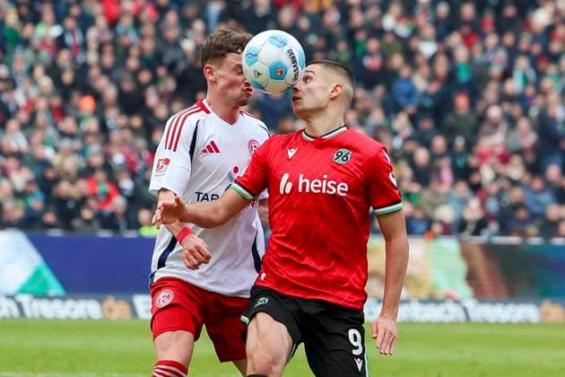 Moritz Heyer Fortuna Duesseldorf and Nicolo Tresoldi Hannover 96 battle for the ball, 2 Bundesliga, Hannover 96 vs Fortuna Düsseldorf, Heinz von Heiden Arena, February 09, 2025 in Hanover, Germany Photo by Marco Steinbrenner DeFodi Images Moritz Heyer Fortuna Duesseldorf and Nicolo Tresoldi Hannover 96 battle for the ball, 2 Bundesliga, Hannover 96 vs Fortuna Düsseldorf, Heinz von Heiden Arena, February 9, 2025 in Hanover, Germany Photo by Marco Steinbrenner DeFodi Images DFB DFL REGULATIONS PROHIBIT ANY USE OF PHOTOGRAPHS AS IMAGE SEQUENCES AND OR QUASI VIDEO Defodi 700 hann dus 20250209 033 Defodi-700 DFB DFL REGULATIONS PROHIBIT ANY USE OF PHOTOGRAPHS AS IMAGE SEQUENCES AND OR QUASI-VIDEO.