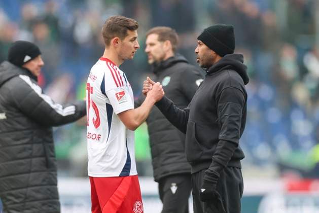 Tim Oberdorf Fortuna Duesseldorf and coach Daniel Thioune Fortuna Duesseldorf shake hands, 2 Bundesliga, Hannover 96 vs Fortuna Duesseldorf, Heinz von Heiden Arena, February 09, 2025 in Hanover, Germany Photo by Marco Steinbrenner DeFodi Images Tim Oberdorf Fortuna Duesseldorf and coach Daniel Thioune Fortuna Duesseldorf shake hands, 2 Bundesliga, Hannover 96 vs Fortuna Düsseldorf, Heinz von Heiden Arena, February 9, 2025 in Hanover, Germany Photo by Marco Steinbrenner DeFodi Images DFB DFL REGULATIONS PROHIBIT ANY USE OF PHOTOGRAPHS AS IMAGE SEQUENCES AND OR QUASI VIDEO Defodi 700 hann dus 20250209 057 Defodi-700 DFB DFL REGULATIONS PROHIBIT ANY USE OF PHOTOGRAPHS AS IMAGE SEQUENCES AND OR QUASI-VIDEO.