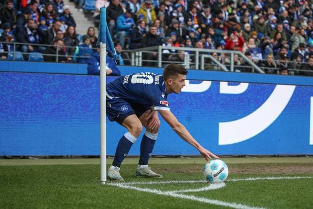Marvin Wanitzek Karlsruher SC, 10 , Karlsruher SC vs Eintracht Braunschweig Football, 2 Bundesliga, 21 Matchday, 2024 2025, 09 02 2025, DFL REGULATES PROHIBIT ANY USE OF PHOTOGRAPHS AS IMAGE SEQUENCES AND OR QUASI VIDEO, Karlsruher SC vs Eintracht Braunschweig Football, 2 Bundesliga, 21 Matchday, 2024 2025, 09 02 2025 Karlsruhe Copyright: xEibner-Pressefoto JanxPrihodax EP_JPA