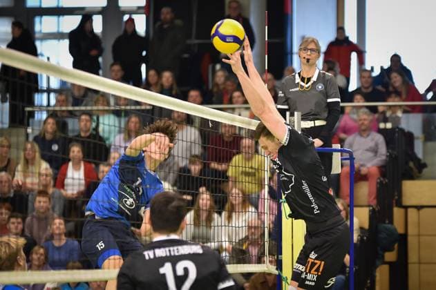 Anton Mueller Volley YoungStars Friedrichshafen, 15 against the block of Niklas Lichtenauer TV Rottenburg, 08 TV Rottenburg vs Volley YoungStars Friedrichshafen, Volleyball, 2 Bundesliga Sued, Matchday 18, Season 2024 2025, 09 02 2025, TV Rottenburg vs Volley YoungStars Friedrichshafen, Volleyball, 2 Bundesliga Sued, Matchday 18, Season 2024 2025, 09 02 2025 Rottenburg Copyright: xEibner-Pressefoto RalphxKunzex EP_RKE