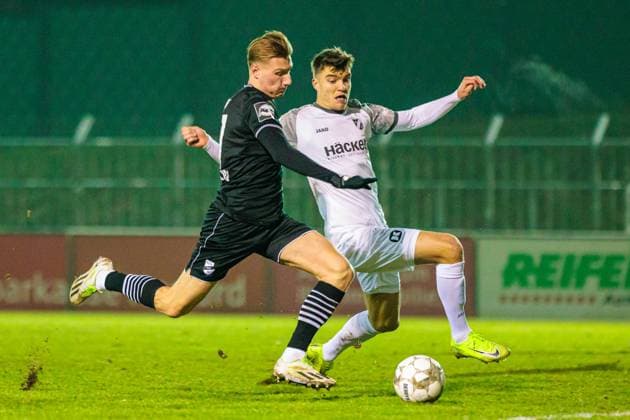 v l Eduard Probst SC Verl, 17 , Maximilian Hippe SV Roedinghausen, 05 GER, SV Roedinghausen vs SC Verl, Football, Westfalenpokal, quarter-finals, 2024 2025 season, 12 02 2025 DFL Regulations prohibit any use of photographers as image sequences and or quasi video GER, SV Roedinghausen vs SC Verl, Football, Westfalenpokal, quarter-finals, 2024 2025 season, 12 02 2025 Roedinghausen Copyright: xEibner-Pressefoto JanxRollingerx EP_JSK