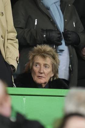 Sir Rod Stewart in the Director s Box at Celtic Park Celtic v Bayern Munich, UEFA Champions League, Knockout Round Play-offs, First Leg, Football, Celtic Park, Glasgow, UK - 12 Feb 2025 EDITORIAL USE ONLY No use with unauthorised audio, video, data, fixture lists, club league logos or live services. Online in-match use limited to 120 images, no video emulation. No use in betting, games or single club league player publications. Copyright: xStuartxWallace Shutterstockx 15136907br
