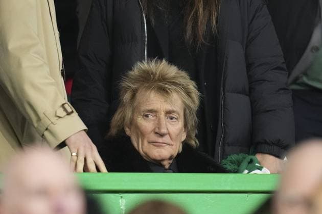 Sir Rod Stewart in the Director s Box at Celtic Park Celtic v Bayern Munich, UEFA Champions League, Knockout Round Play-offs, First Leg, Football, Celtic Park, Glasgow, UK - 12 Feb 2025 EDITORIAL USE ONLY No use with unauthorised audio, video, data, fixture lists, club league logos or live services. Online in-match use limited to 120 images, no video emulation. No use in betting, games or single club league player publications. Copyright: xStuartxWallace Shutterstockx 15136907bu