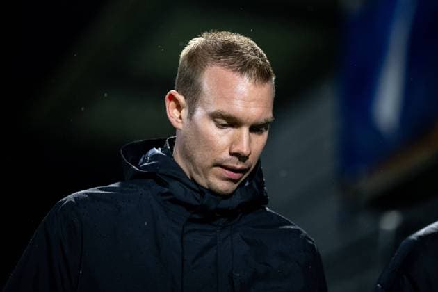 Tommy Stroot VfL Wolfsburg, Coach looks down, GER, TSG 1899 Hoffenheim vs VfL Wolfsburg, Soccer Women DFB Cup, Quarterfinals, Season 2024 2025, 12 02 2025 DFB regulations prohibit any use of photographs as image sequences and or quasi video GER, TSG 1899 Hoffenheim vs VfL Wolfsburg, Soccer Women DFB Cup, Quarterfinals, Season 2024 2025, 12 02 2025 Hoffenheim Copyright: xEibner-Pressefoto Memmlerx EP_MMR