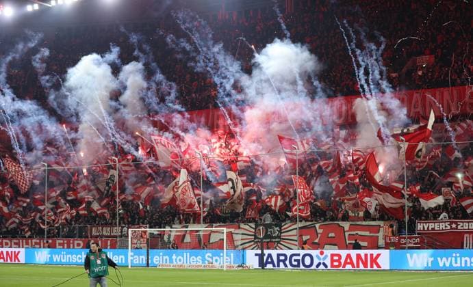 15 02 2025, xdcx, Soccer 2 Bundesliga, Fortuna Düsseldorf Hertha BSC Berlin, v l , Fortuna fans ignite pyrotechnics, pyro, smoke, fire, Bengalos, smoke bombs, pirotecnica, fumo, fuoco, sparklers DFL DFB REGULATIONS PROHIBIT ANY USE OF PHOTOGRAPHS AS IMAGE SEQUENCES AND OR QUASI VIDEO Copyright: HMBxMedia Claus