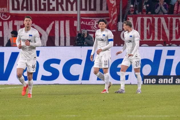 0 1 by Fabian Reese Hertha BSC, 11 , goal celebration, joy, Michael Cuisance Hertha BSC, 27 and Linus Gechter Hertha BSC, 44 , GER Fortuna Duesseldorf vs Hertha BSC, Football, 2 Bundesliga, Matchday 22, Season 2024 2025, 15 02 2025 DFB DFL REGULATIONS PROHIBIT ANY USE OF PHOTOGRAPHS AS IMAGE SEQUENCES AND OR QUASI VIDEO, GER Fortuna Duesseldorf vs Hertha BSC, Football, 2 Bundesliga, Matchday 22, Season 2024 2025, 15 02 2025 Duesseldorf Copyright: xEibner-Pressefoto FabianxFriesex EP_FFE