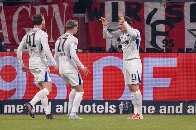 0 1 by Fabian Reese Hertha BSC, 11 , Goal celebration, joy, Pascal Klemens Hertha BSC, 41 and Michael Cuisance Hertha BSC, 27 , GER Fortuna Duesseldorf vs Hertha BSC, Football, 2 Bundesliga, Matchday 22, Season 2024 2025, 15 02 2025 DFB DFL REGULATIONS PROHIBIT ANY USE OF PHOTOGRAPHS AS IMAGE SEQUENCES AND OR QUASI VIDEO, GER Fortuna Duesseldorf vs Hertha BSC, Football, 2 Bundesliga, Matchday 22, Season 2024 2025, 15 02 2025 Duesseldorf Copyright: xEibner-Pressefoto FabianxFriesex EP_FFE