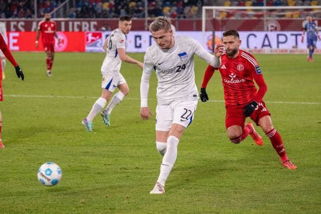 Michael Cuisance Hertha BSC, 27 vs Nicolas Gavory Fortuna Duesseldorf, 34 , GER Fortuna Duesseldorf vs Hertha BSC, Soccer, 2 Bundesliga, Matchday 22, Season 2024 2025, 15 02 2025 DFB DFL REGULATIONS PROHIBIT ANY USE OF PHOTOGRAPHS AS IMAGE SEQUENCES AND OR QUASI VIDEO, GER Fortuna Duesseldorf vs Hertha BSC, Football, 2 Bundesliga, Matchday 22, Season 2024 2025, 15 02 2025 Duesseldorf Copyright: xEibner-Pressefoto FabianxFriesex EP_FFE