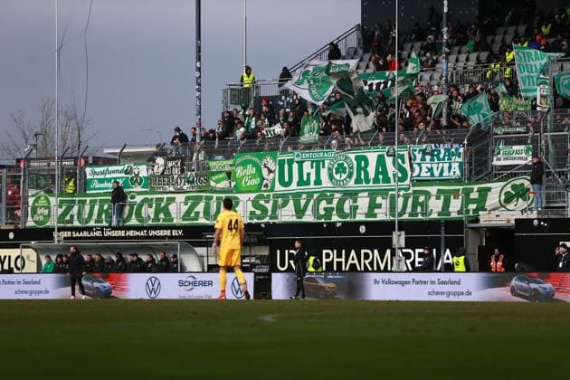 15 02 2025, xrekx, Soccer 2 Bundesliga, SV Elversberg SpVgg Greuther Fuerth v l Fans ,Atmosphere, Scarves, Ultras, Spectators, Visitors, Choreo, Choreography, atmosphere, scarves, spectators, visitors Fuerth Nahuel Noll SpVgg Greuther Fuerth DFL DFB REGULATIONS PROHIBIT ANY USE OF PHOTOGRAPHS as IMAGE SEQUENCES and or QUASI VIDEO Elversberg