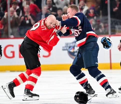 Eishockey, 4 Nations Face-Off in Montreal, Kanada - USA February 15, 2025, Montreal, Pq, Canada: Canada s Sam Bennett (9) fights with United States Brady Tkachuk (7) during first period 4 Nations Face-Off hockey action in Montreal, Saturday, February 15, 2025. Sam Bennett, Brady Tkachuk, - ZUMAc35_ 20250215_zaf_c35_215 Copyright: xGrahamxHughesx