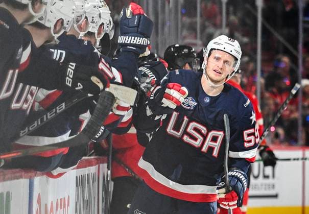 Eishockey, 4 Nations Face-Off in Montreal, Kanada - USA February 15, 2025, Montreal, Pq, Canada: United States Jake Guentzel (59) celebrates with the bench after scoring against Canada during first period 4 Nations Face-Off hockey action in Montreal, Saturday, February 15, 2025. Jake Guentzel, - ZUMAc35_ 20250215_zaf_c35_224 Copyright: xGrahamxHughesx