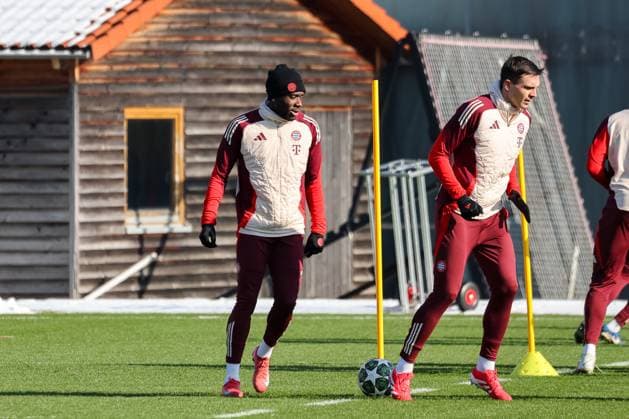 Alphonso Davies FC Bayern Muenchen, 19 at training with Joao Palhinha FC Bayern Muenchen, 16 , GER, Final training, FC Bayern Muenchen, Football, UEFA Champions League, Play offs, 2024 2025 season, 17 02 2025, GER, Final training, FC Bayern Muenchen, Football, UEFA Champions League, Play offs, 2024 2025 season, 17 02 2025 Muenchen Copyright: xEibner-Pressefoto JennixMaulx EP_JML