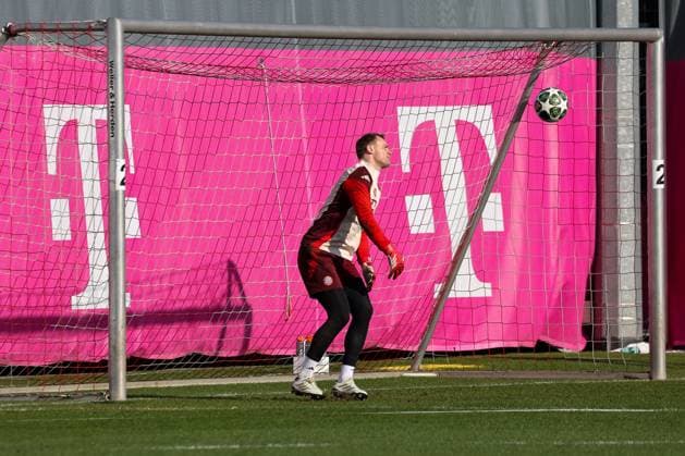 Manuel Neuer FC Bayern Muenchen, 01 at training, GER, Final training, FC Bayern Muenchen, Football, UEFA Champions League, Play offs, 2024 2025 season, 17 02 2025, GER, Final training, FC Bayern Muenchen, Football, UEFA Champions League, Play offs, 2024 2025 season, 17 02 2025 Muenchen Copyright: xEibner-Pressefoto JennixMaulx EP_JML