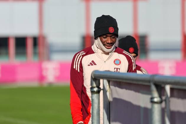 Alphonso Davies FC Bayern Muenchen, 19 on the way to the training pitch, GER, Final training, FC Bayern Muenchen, Football, UEFA Champions League, Play offs, 2024 2025 season, 17 02 2025, GER, Final training, FC Bayern Muenchen, Football, UEFA Champions League, Play offs, 2024 2025 season, 17 02 2025 Muenchen Copyright: xEibner-Pressefoto JennixMaulx EP_JML