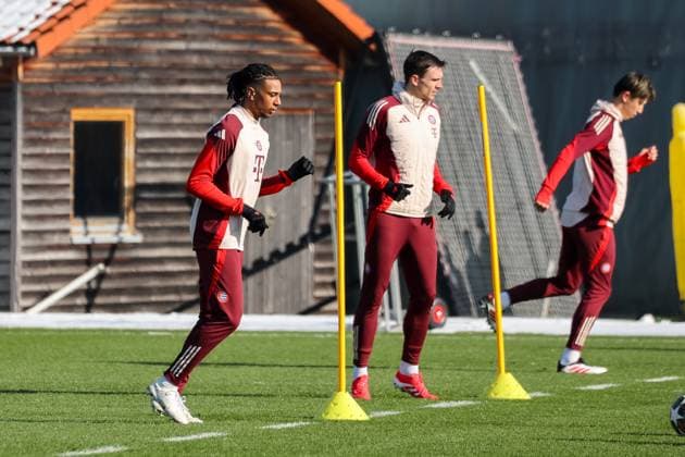 Michael Olise FC Bayern Muenchen, 17 with Joao Palhinha FC Bayern Muenchen, 16 and Hiroki Ito FC Bayern Muenchen, 21 at training, GER, Final training, FC Bayern Muenchen, Football, UEFA Champions League, Play offs, 2024 2025 season, 17 02 2025, GER, Final training, FC Bayern Muenchen, Football, UEFA Champions League, Play offs, 2024 2025 season, 17 02 2025 Muenchen Copyright: xEibner-Pressefoto JennixMaulx EP_JML