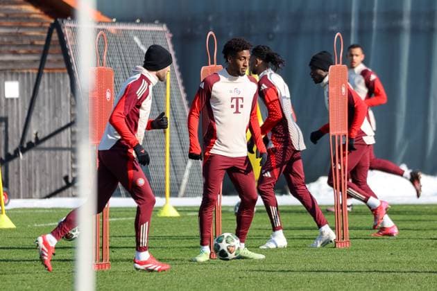 Kingsley Coman FC Bayern Muenchen, 11 with Konrad Laimer FC Bayern Muenchen, 27 , GER, Final training, FC Bayern Muenchen, Football, UEFA Champions League, Play offs, 2024 2025 season, 17 02 2025, GER, Final training, FC Bayern Muenchen, Football, UEFA Champions League, Play offs, 2024 2025 season, 17 02 2025 Muenchen Copyright: xEibner-Pressefoto JennixMaulx EP_JML