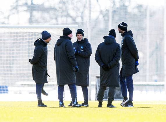 Football, Men, Season 2024 25, 2 Bundesliga, Hertha BSC, Training, f l Patrick Ebert Standard Coach, Hertha BSC , Co Coach Armin Reutershahn Hertha BSC , Coach Stefan Leitl Hertha BSC , Dirk Kunert Transition Coach Pros Talents, Hertha BSC , Co Coach Andre Mijatovic Hertha BSC , 18 02 2025, Copyright: xSebastianxRäppold MatthiasxKochx