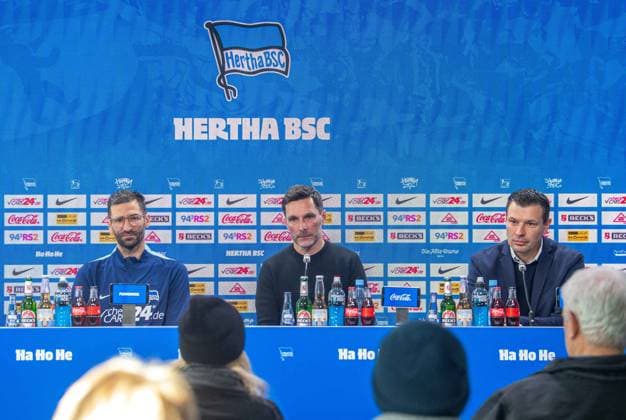 Soccer, Men, Season 2024 25, 2 Bundesliga, Hertha BSC, Press conference for the presentation of the new coach Stefan Leitl, in the picture from left Co coach Andre Mijatovic Hertha BSC , coach Stefan Leitl Hertha BSC , sports director Benjamin Weber Hertha BSC , 18 02 2025, Copyright: xSebastianxRäppold MatthiasxKochx