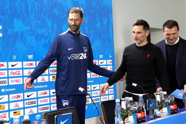 DEU, DFL, 2 FBL Hertha BSC, PK, 18 02 2025, Sportforum, Berlin, DEU, DFL, 2 FBL Hertha BSC, PK, im Bild Cheftrainer Stefan Leitl Hertha BSC Berlin , Co Trainer Andre Mijatovic Hertha BSC Berlin , Benjamin Weber Sportdirektor, Hertha BSC Berlin DFL regulations prohibit any use of Photographs as image sequences and or quasi video Foto Juergen Engler nordphoto GmbH nordphotoxGmbHx xEngler nph00076