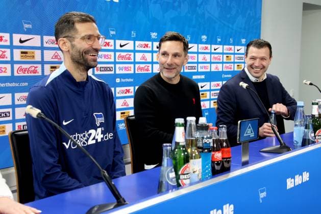 DEU, DFL, 2 FBL Hertha BSC, PK, 18 02 2025, Sportforum, Berlin, DEU, DFL, 2 FBL Hertha BSC, PK, im Bild Cheftrainer Stefan Leitl Hertha BSC Berlin , Co Trainer Andre Mijatovic Hertha BSC Berlin , Benjamin Weber Sportdirektor, Hertha BSC Berlin DFL regulations prohibit any use of Photographs as image sequences and or quasi video Foto Juergen Engler nordphoto GmbH nordphotoxGmbHx xEngler nph00076