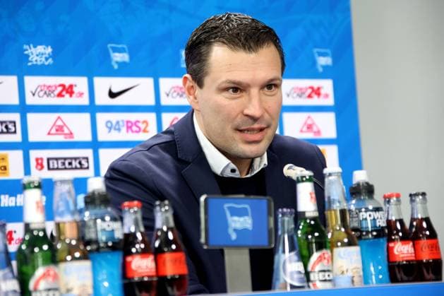 DEU, DFL, 2 FBL Hertha BSC, PK, 18 02 2025, Sportforum, Berlin, DEU, DFL, 2 FBL Hertha BSC, PK, im Bild Cheftrainer Stefan Leitl Hertha BSC Berlin , Co Trainer Andre Mijatovic Hertha BSC Berlin , Benjamin Weber Sportdirektor, Hertha BSC Berlin DFL regulations prohibit any use of Photographs as image sequences and or quasi video Foto Juergen Engler nordphoto GmbH nordphotoxGmbHx xEngler nph00076