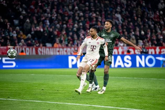 Michael Olise FC Bayern Muenchen, 17 in duel with Auston Trusty Celtic Glasgow, 06 , GER, FC Bayern Muenchen vs Celtic Football Club Glasgow, Football, UEFA Champions League, Playoff second leg, 2024 2025 season, 18 02 2025 GER, FC Bayern Muenchen vs Celtic Football Club Glasgow, Football, UEFA Champions League, Playoff second leg, 2024 2025 season, 18 02 2025 Muenchen Copyright: xEibner-Pressefoto Memmlerx EP_MMR