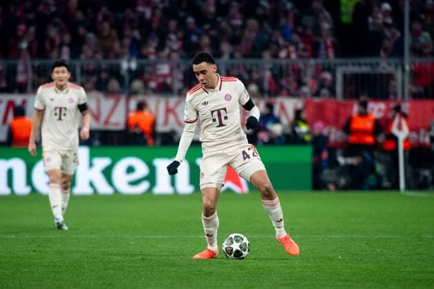 Jamal Musiala (FC Bayern Muenchen, 42) am Ball, GER, FC Bayern Muenchen vs Celtic Football Club Glasgow, Fussball, UEFA Champions League, Playoff Rueckspiel, Spielzeit 2024 2025, 18.02.2025 GER, FC Bayern Muenchen vs Celtic Football Club Glasgow, Fussball, UEFA Champions League, Playoff Rueckspiel, Spielzeit 2024 2025, 18.02.2025 Muenchen Copyright: xEibner-Pressefoto Memmlerx EP_MMR