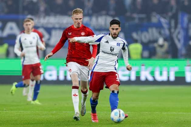 Tim Breithaupt 1 FC Kaiserslautern and Ludovit Reis Hamburger SV battle for the ball, 2 Bundesliga, Hamburger SV vs 1 FC Kaiserslautern, Volksparkstadion, February 21, 2025 in Hamburg, Germany Photo by Marco Steinbrenner DeFodi Images Tim Breithaupt 1 FC Kaiserslautern and Ludovit Reis Hamburger SV battle for the ball, 2 Bundesliga, Hamburger SV vs 1 FC Kaiserslautern, Volksparkstadion, February 21, 2025 in Hamburg, Germany Photo by Marco Steinbrenner DeFodi Images DFB DFL REGULATIONS PROHIBIT ANY USE OF PHOTOGRAPHS AS IMAGE SEQUENCES AND OR QUASI VIDEO