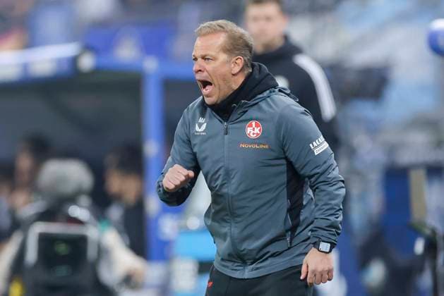 Coach Markus Anfang 1 FC Kaiserslautern gestures, 2 Bundesliga, Hamburger SV vs 1 FC Kaiserslautern, Volksparkstadion, February 21, 2025 in Hamburg, Germany Photo by Marco Steinbrenner DeFodi Images Coach Markus Anfang 1 FC Kaiserslautern gestures, 2 Bundesliga, Hamburger SV vs 1 FC Kaiserslautern, Volksparkstadion, February 21, 2025 in Hamburg, Germany Photo by Marco Steinbrenner DeFodi Images DFB DFL REGULATIONS PROHIBIT ANY USE OF PHOTOGRAPHS AS IMAGE SEQUENCES AND OR QUASI VIDEO