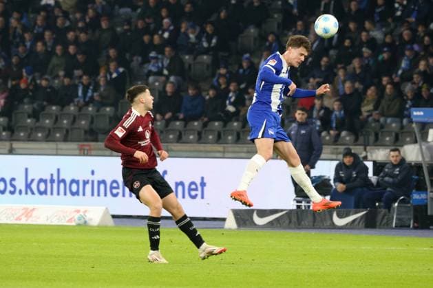 DEU, DFL, 2 FBL, Hertha BSC vs 1 FC Nuernberg, 21 02 2025, Berliner Olympiastadion, Berlin, DEU, DFL, 2 FBL, Hertha BSC vs 1 FC Nuernberg, im Bild Linus Gechter Hertha BSC Berlin 44 , Tzimas, Stefanos 1 FC Nuernberg 9 DFL regulations prohibit any use of Photographs as image sequences and or quasi video Foto Juergen Engler nordphoto GmbH nordphotoxGmbHx xEngler nph00076